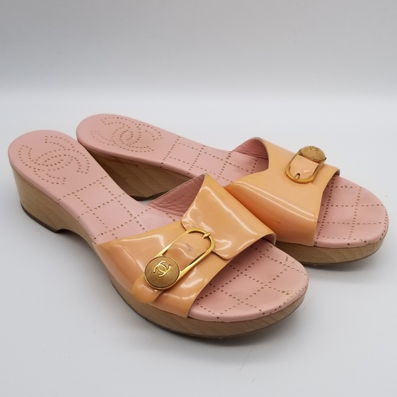 CHANEL Peach and Pink Mules with Gold Accent - Picture 3 of 9
